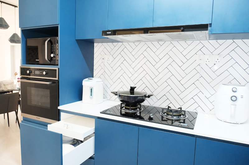 Navy kitchen with a gas hob, built-in oven, pull-out drawer and herringbone splashback - HDB flat renovation with a navy kitchen and a glass-walled walk-in wardrobe (407B) | Larry Contractors, HDB Licensed Renovation Contractor, Singapore