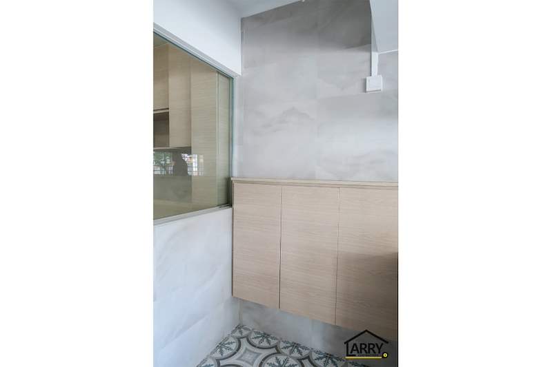 Kitchen corner with a small wall cabinet, marble-look tiles and a half-height glass partition - HDB resale flat renovation with polished terrazzo floors, new kitchen and bathrooms (C04) | Larry Contractors, HDB Licensed Renovation Contractor, Singapore