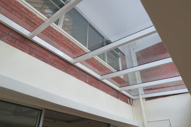 After: new white cladding sheets fitted under the external beam above the windows - HDB flat renovation with a new kitchen, false ceiling and repaired cladding (320WS) | Larry Contractors, HDB Licensed Renovation Contractor, Singapore